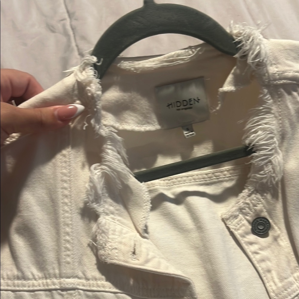 Hidden Frayed White Denim Jacket s never worn/ brand new